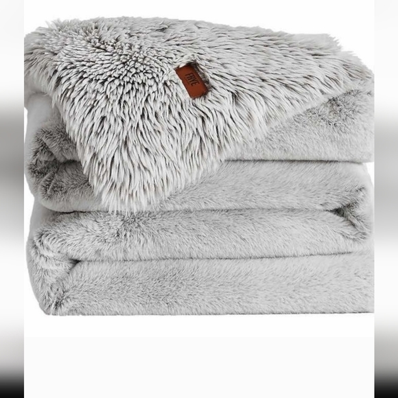 Frye Bedding Fryearctic Luxe Faux Fur Throw 6in X 70in Poshmark